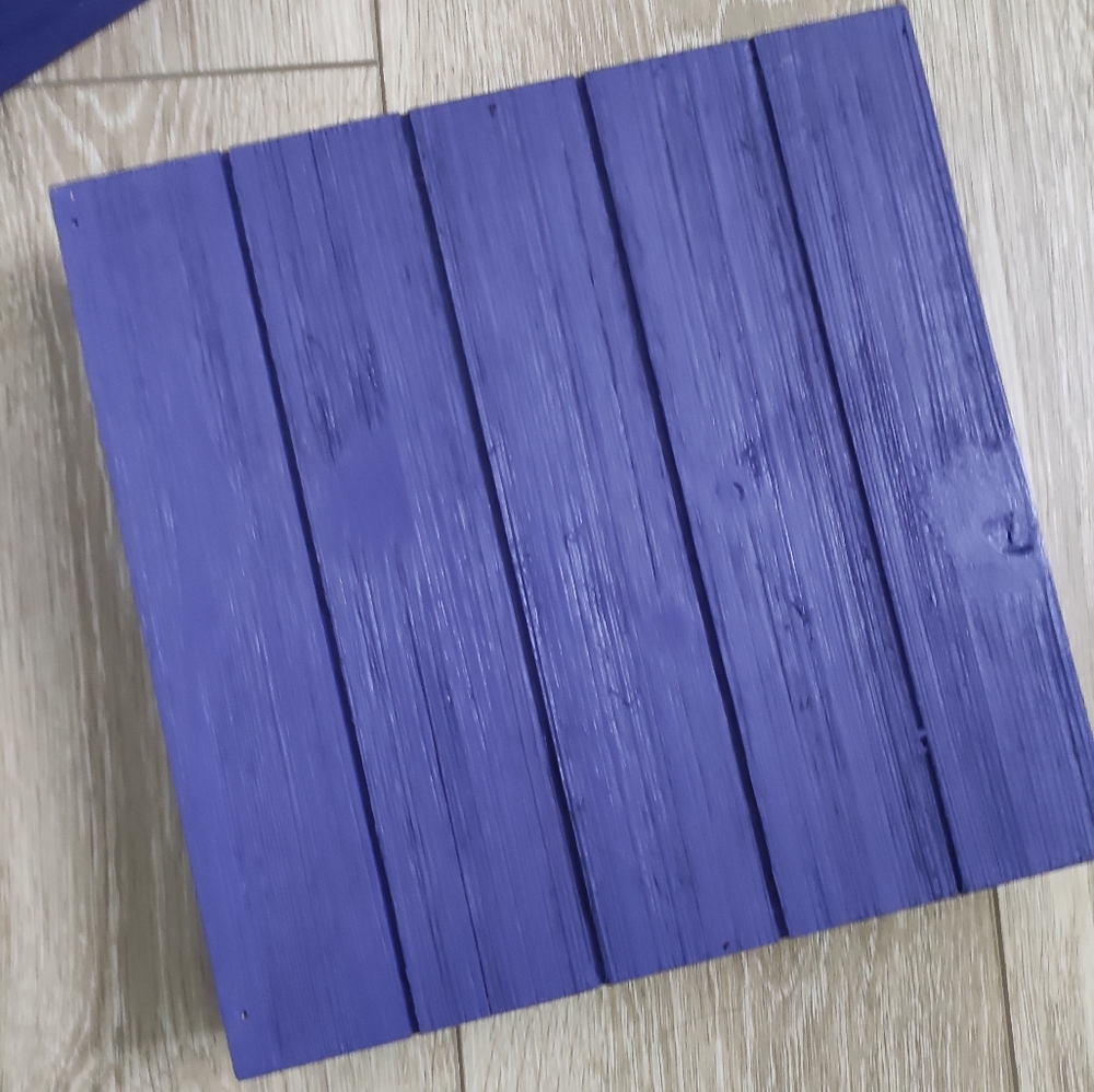 1 Purple unsanded wooden riser